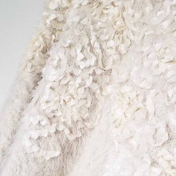 Anthropologie Moth Audrette Eyelash Sweater Pullover 3D Floral Applique Cream L - Picture 14 of 16